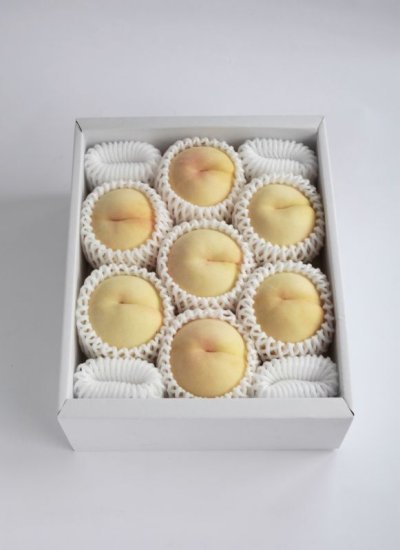 画像2: 三代桃の白桃おまかせ　贈答用　2kg箱（６〜８玉入り）